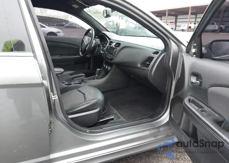 2013 Chrysler 200 Limited z USA, uszkodzony, nr VIN 1C3CCBCG7DN719655